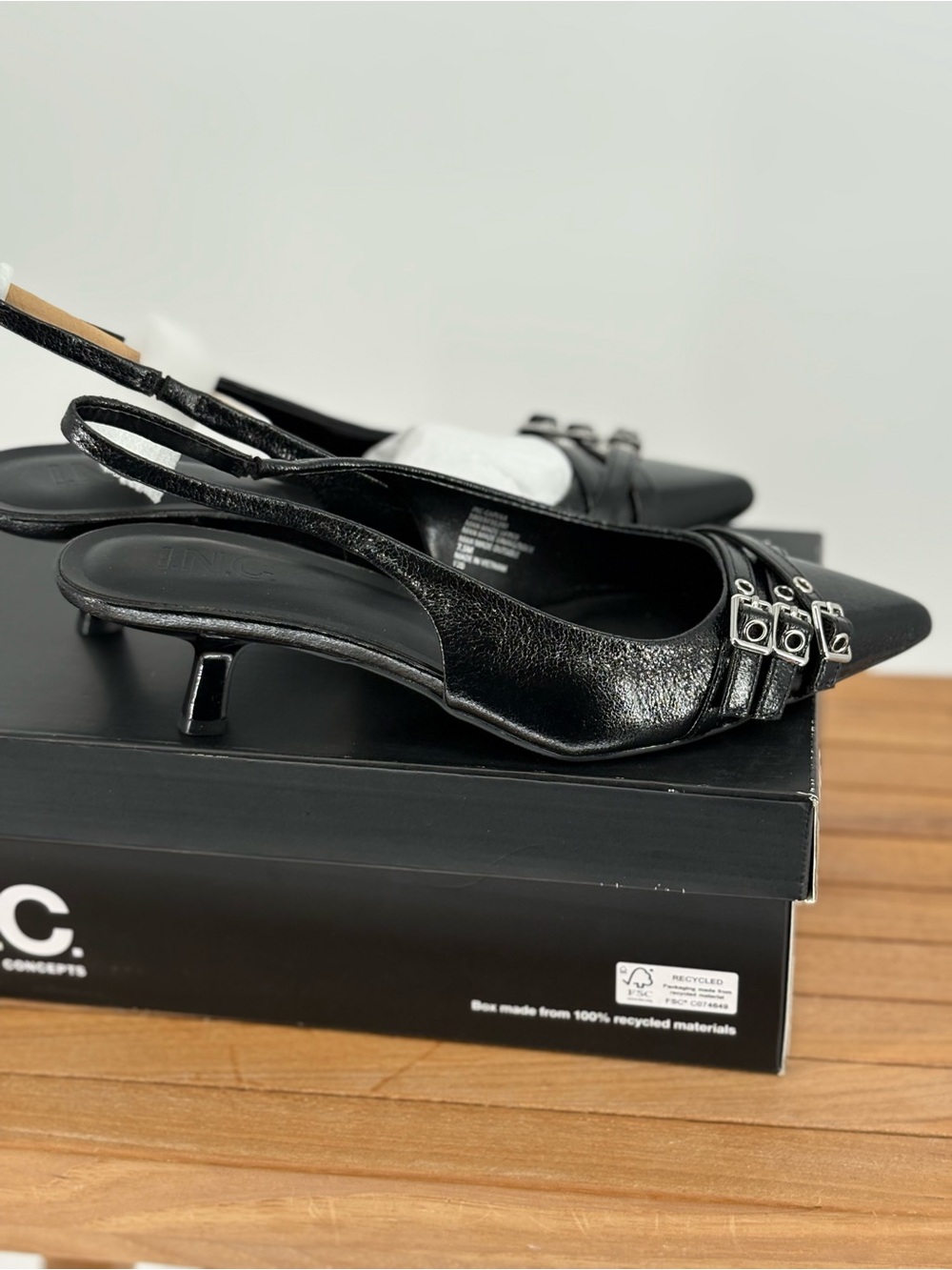 New INC Black Pointed Slingback Flats with Buckle Detail SIZE 7.5M - Picture 2 of 5